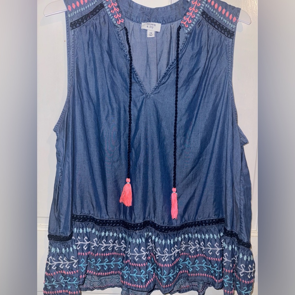 Women’s Crown & Ivy Top
